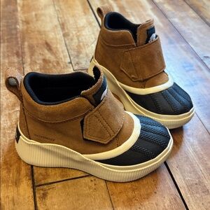 Sorel Out n About boots size 11 toddler tan waterproof boots winter spring